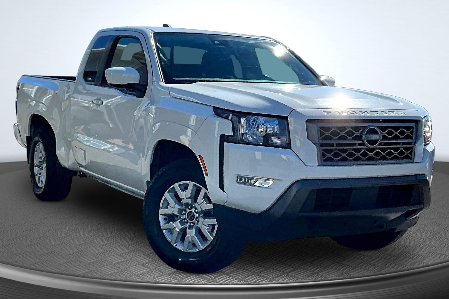 Used 2024 Nissan Frontier SV w/ SV Convenience Package RWD image 2