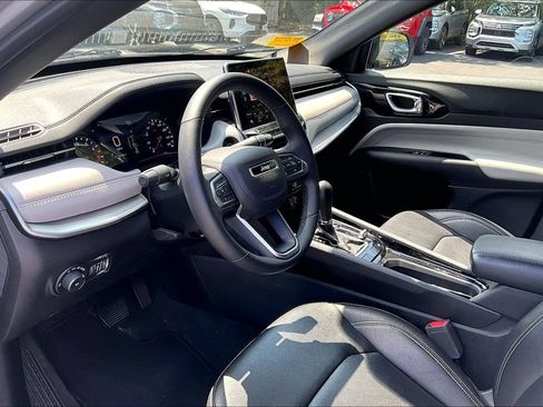 Used 2025 Jeep Compass Limited AWD/4WD image 17