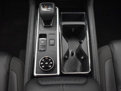 Certified 2025 Nissan Pathfinder SL AWD/4WD image 30