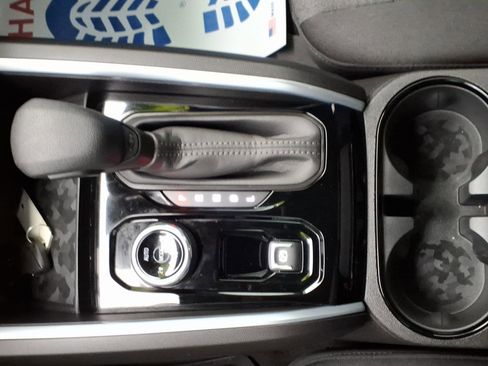 Used 2024 Chevrolet Colorado Trail Boss w/ Technology Package image 25