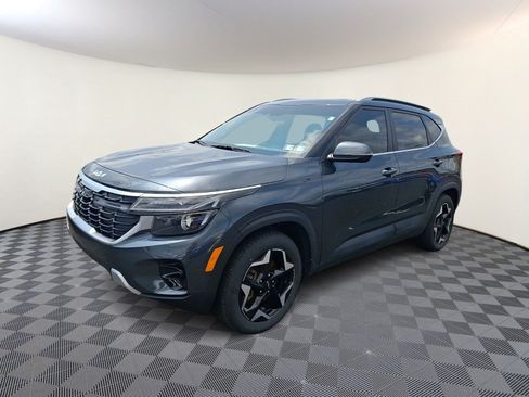 Used 2024 Kia Seltos EX AWD/4WD image 3