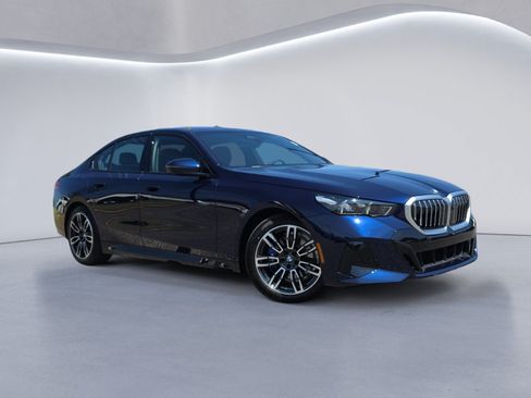 New 2027 BMW 530i xDrive w/ M Sport Package AWD/4WD image 2
