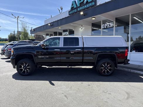 Used 2019 GMC Sierra 2500 Denali w/ Duramax Plus Package AWD/4WD image 3