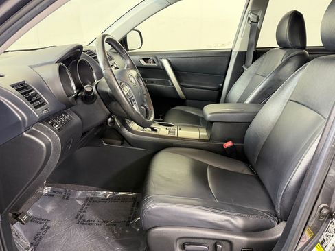 Used 2013 Toyota Highlander SE FWD image 5