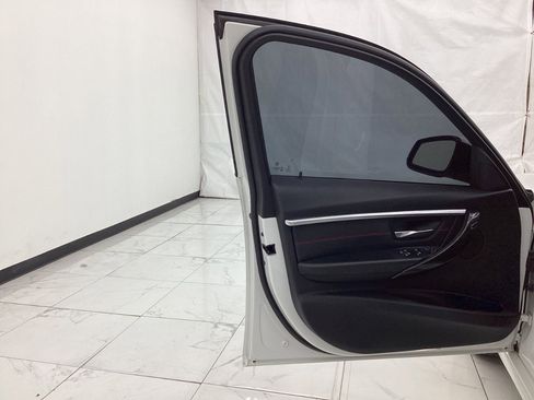 Used 2016 BMW 328i Sedan w/ Driver Assistance Package image 18