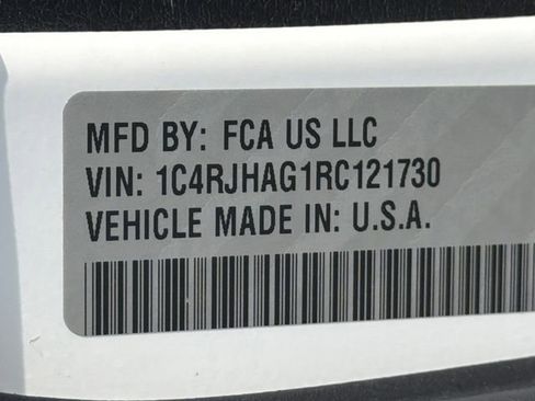 Used 2024 Jeep Grand Cherokee Altitude AWD/4WD image 32