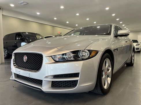 Used 2018 Jaguar XE XE 25t Sedan 4D image 3