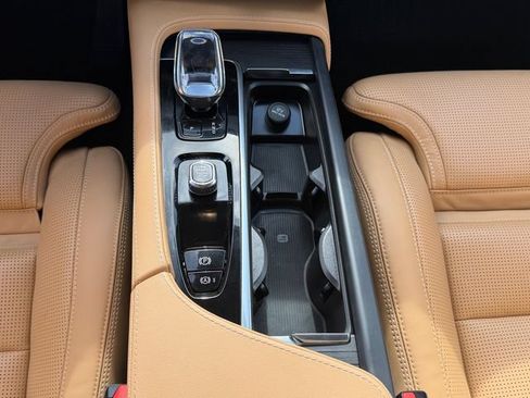 Certified 2025 Volvo XC90 B6 Ultra w/ Protection Package Premier AWD/4WD image 20