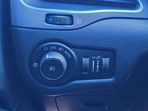 Used 2019 Jeep Cherokee Latitude Plus image 35