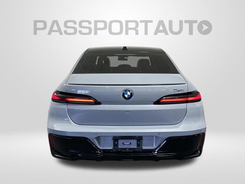 Used 2023 BMW 740i image 3