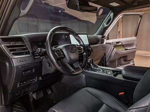 Used 2025 Lexus GX 550 AWD/4WD image 13