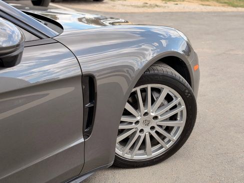 Used 2018 Porsche Panamera image 16