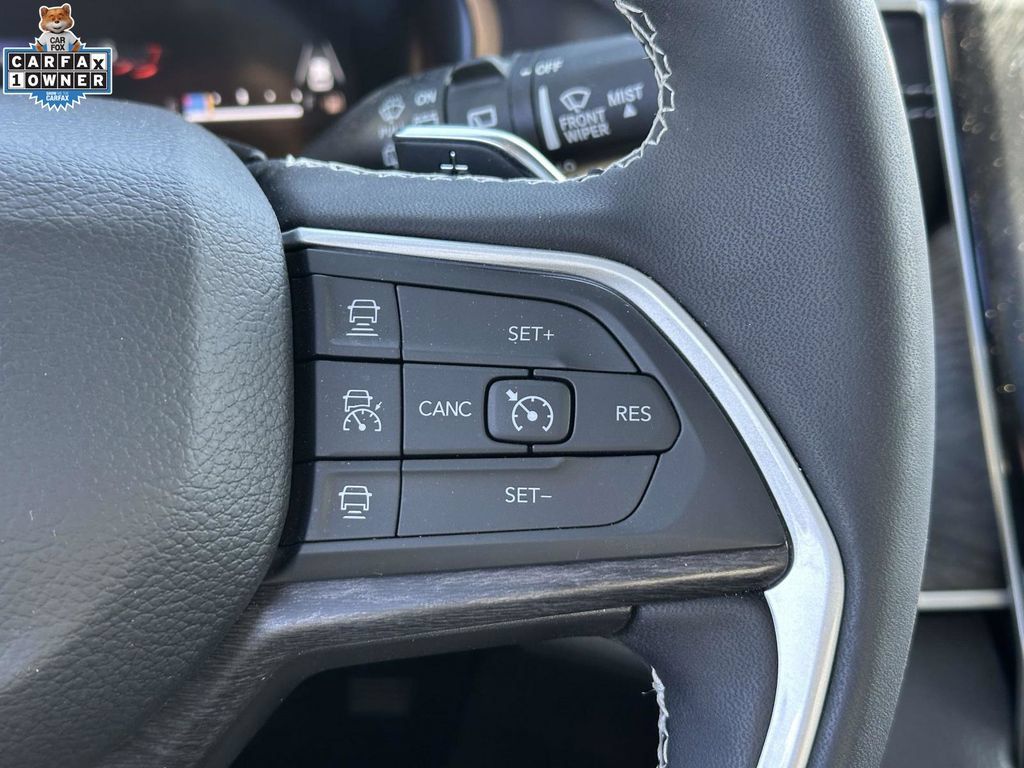 Used 2023 Jeep Grand Cherokee L Limited AWD/4WD image 22