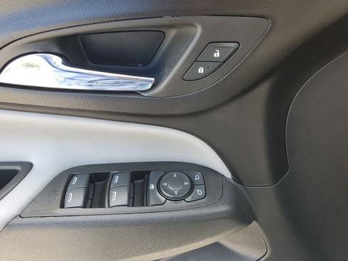 Used 2023 Chevrolet Equinox LT image 27