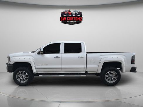 Used 2019 GMC Sierra 2500 Denali w/ Duramax Plus Package AWD/4WD image 4