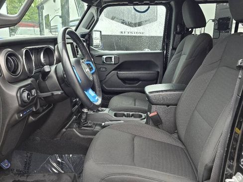 Used 2023 Jeep Wrangler Unlimited w/ Cold Weather Group AWD/4WD image 9