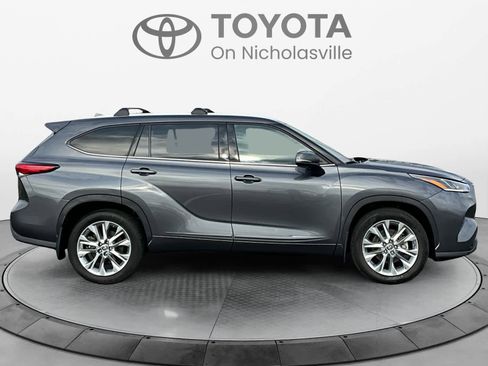 Used 2023 Toyota Highlander Limited image 7