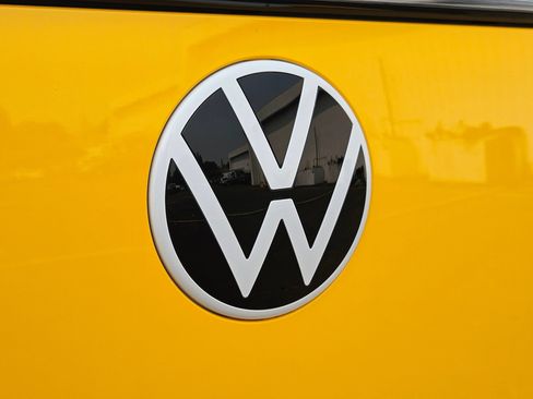 New 2025 Volkswagen ID. Buzz Pro S RWD image 27