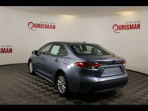 Used 2024 Toyota Corolla LE w/ LE Convenience Package FWD image 5