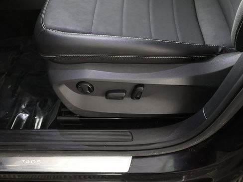 Used 2023 Volkswagen Taos SE w/ Panoramic Sunroof Package image 31