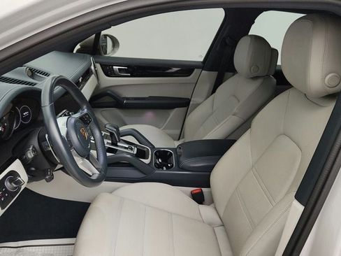 Used 2022 Porsche Cayenne AWD/4WD image 20