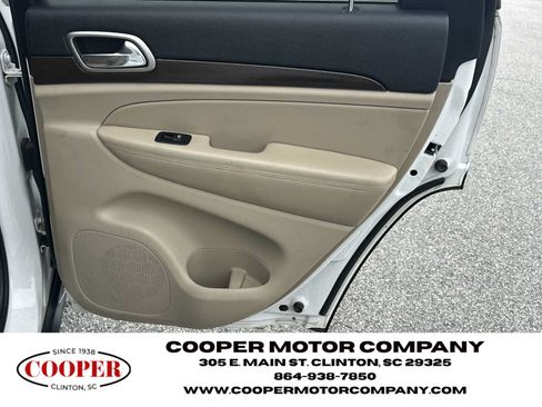 Used 2018 Jeep Grand Cherokee Laredo RWD image 16