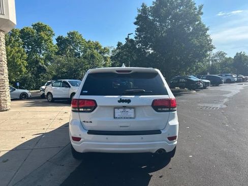 Used 2018 Jeep Grand Cherokee Altitude AWD/4WD image 6
