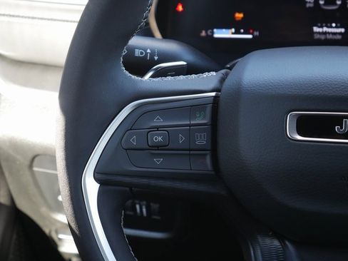 New 2025 Jeep Grand Cherokee L Altitude image 17