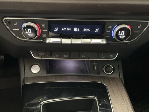 Used 2023 Audi Q5 Premium w/ Convenience Package image 24