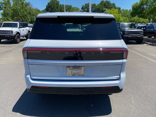New 2026 Lincoln Navigator Reserve w/ Jet Appearance Package AWD/4WD image 27