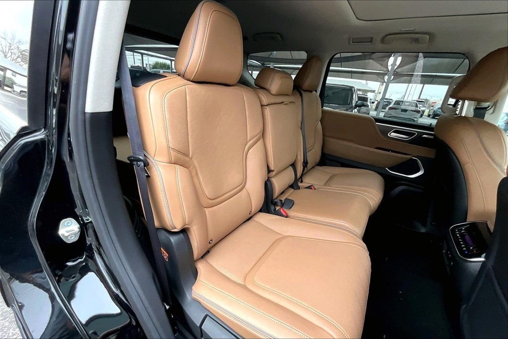 Certified 2026 INFINITI QX80 Luxe w/ Cargo Package AWD/4WD image 15