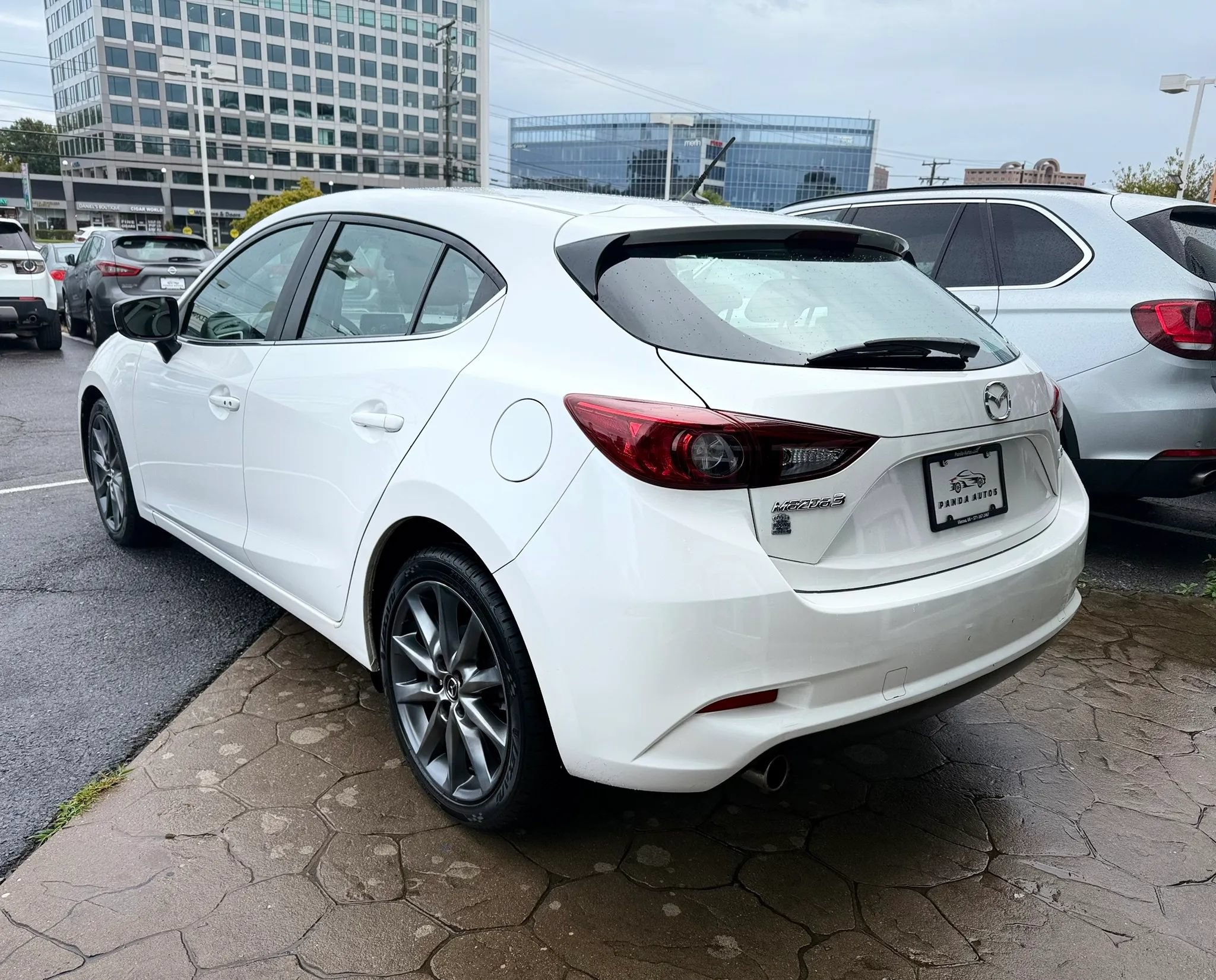Used 2018 MAZDA MAZDA3 Touring FWD image 5