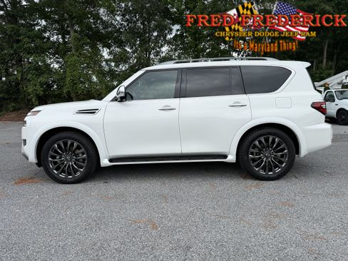 Used 2023 Nissan Armada Platinum w/ Captain's Chairs Package AWD/4WD image 4