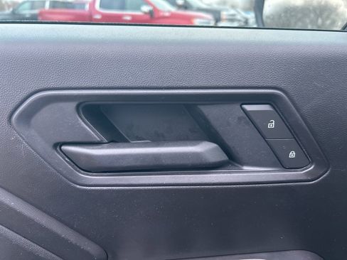 Used 2025 Chevrolet Colorado W/T image 10