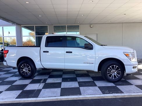 Used 2024 Nissan Titan SV w/ Accessory Utility Package image 5