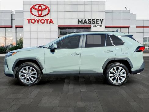 Used 2022 Toyota RAV4 XLE Premium image 6
