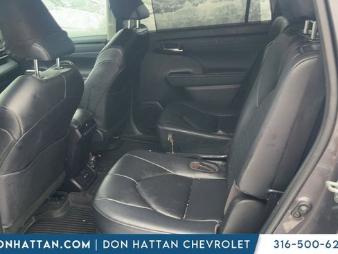 Used 2023 Toyota Highlander XLE image 8