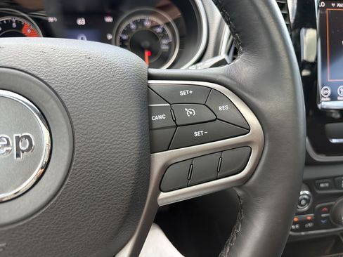Used 2019 Jeep Cherokee Limited w/ Luxury Group AWD/4WD image 29