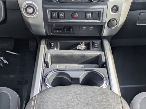 Used 2023 Nissan Titan SV w/ SV Convenience Package RWD image 18