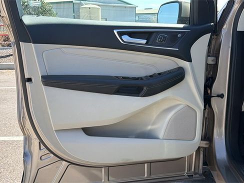 Used 2020 Ford Edge Titanium image 13