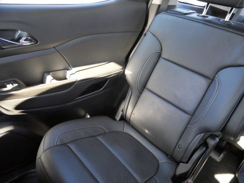 Used 2020 GMC Acadia SLT image 12