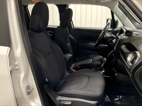 Used 2022 Jeep Renegade Latitude w/ Sun/Sound Group image 7