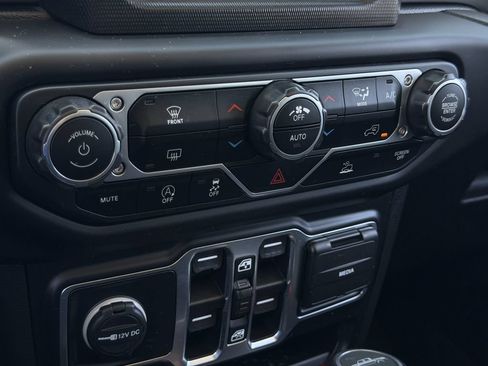 Used 2021 Jeep Gladiator Sport AWD/4WD image 18