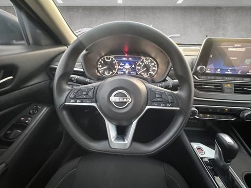 Used 2025 Nissan Altima 2.5 SV FWD image 21