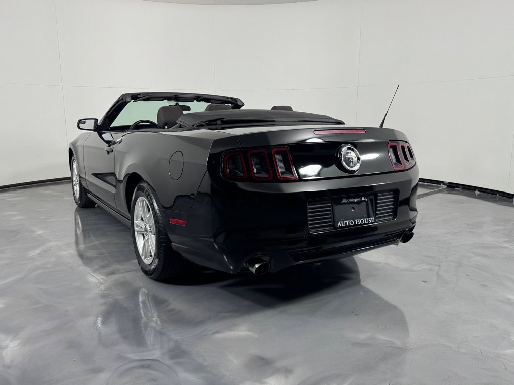 Used 2013 Ford Mustang Convertible RWD image 8