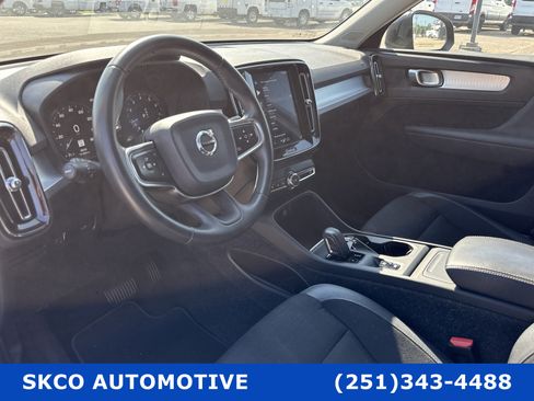 Used 2020 Volvo XC40 T5 Momentum image 19