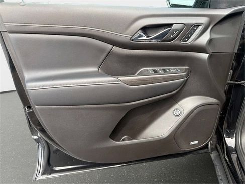 Used 2019 GMC Acadia SLT image 16