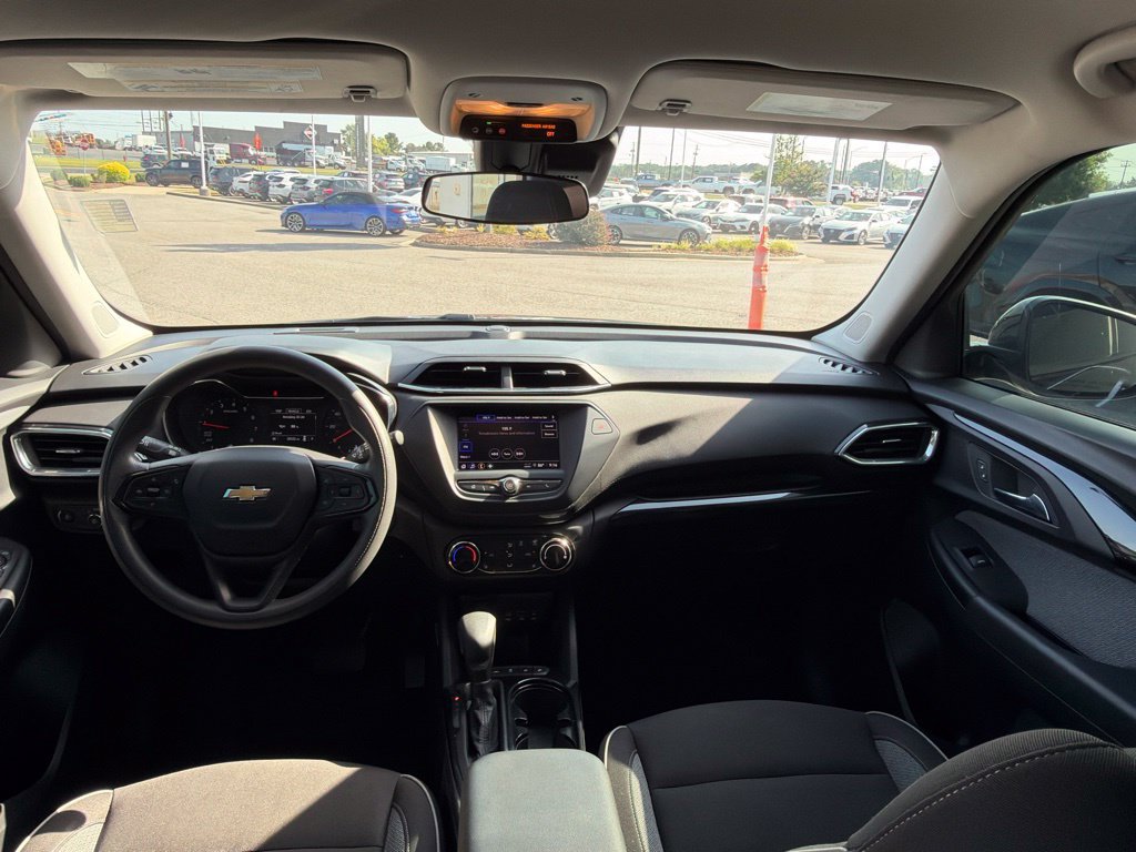 Used 2023 Chevrolet TrailBlazer LT FWD image 28