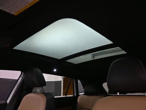 Used 2021 Volkswagen Atlas Cross Sport SE image 2