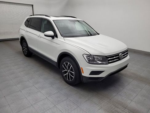 Used 2021 Volkswagen Tiguan SE w/ Panoramic Sunroof Package FWD image 11